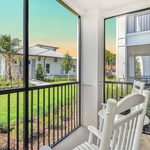 Screened-In Patios screened-in patio of a Jacksonville apartment at Bainbridge Avenues Walk